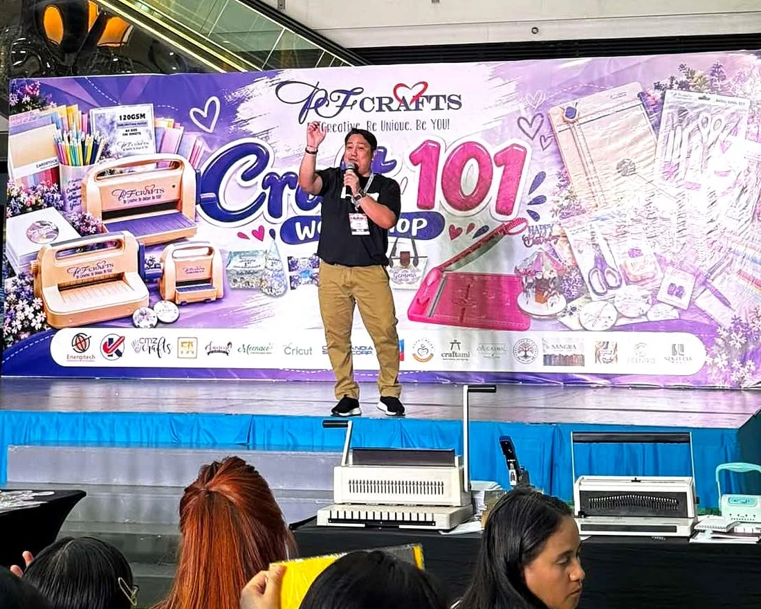 Jas Barinaga speaking on stage at the Craft101 Workshop at Il Centro, Sta. Lucia Mall.
